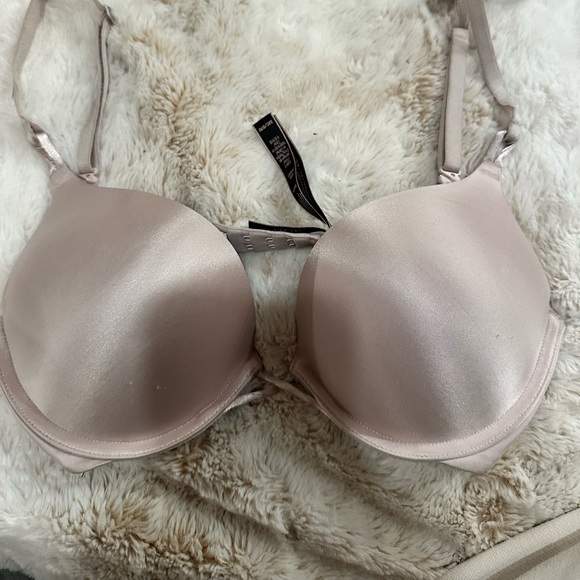 Victorias Secret Bombshell Bras Set of 4! 32D, 32C, 34C - Picture 9 of 10